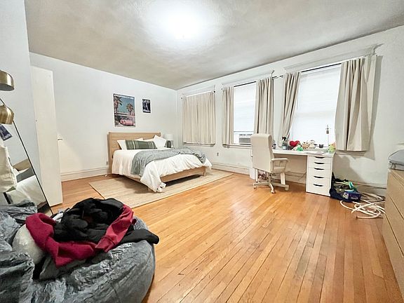 3rd image of 19 Thatcher St #205