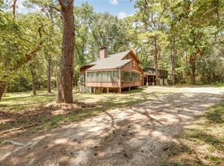 4565 Forest View Dr, Navasota, TX 77868