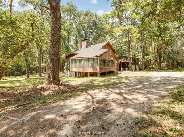 4565 Forest View Dr, Navasota, TX 77868