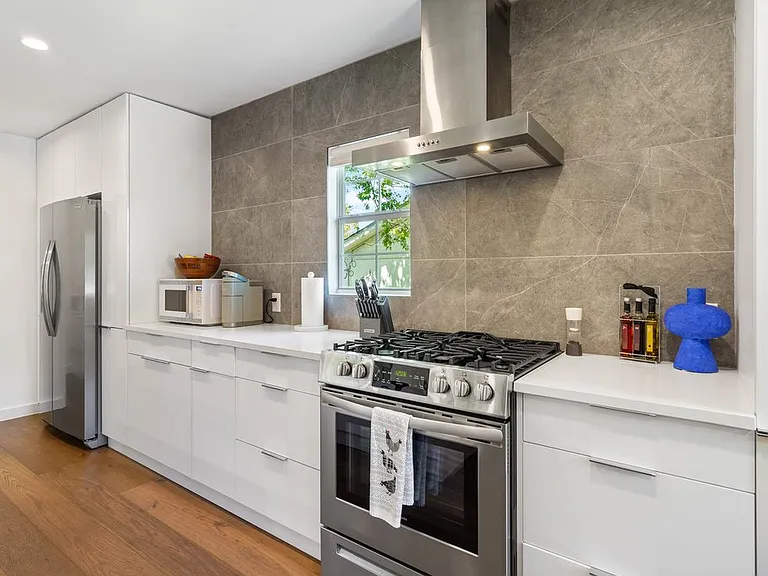 1115 Milford Way — Photo 7