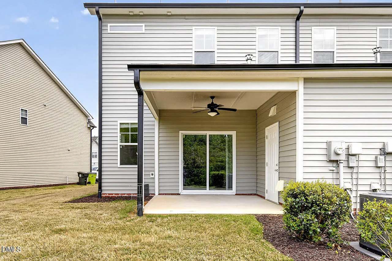 3 bed, 2.5 bath, 1600 sqft, $1,850 — Photo 4