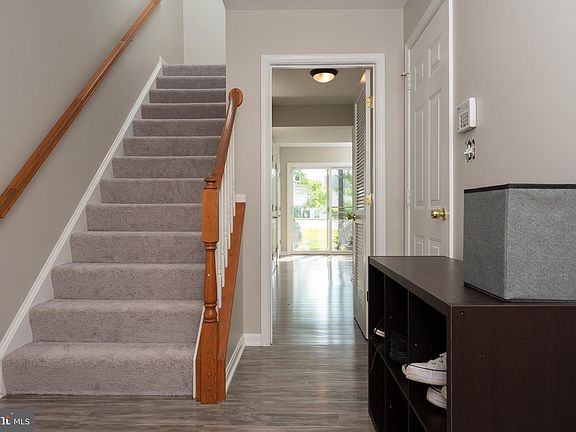 3rd image of 10847 Krystal Ct