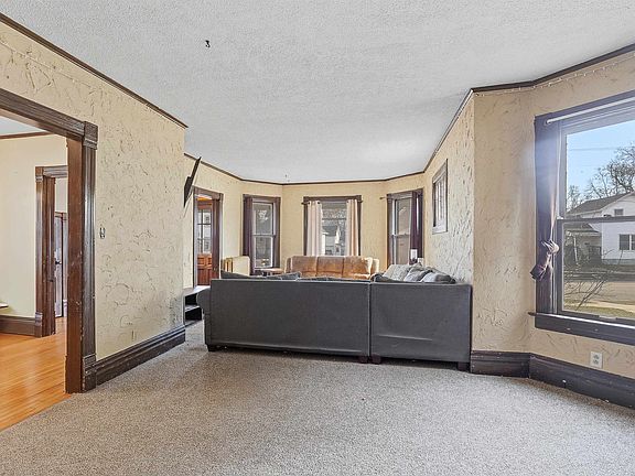 5th image of 253 4th St