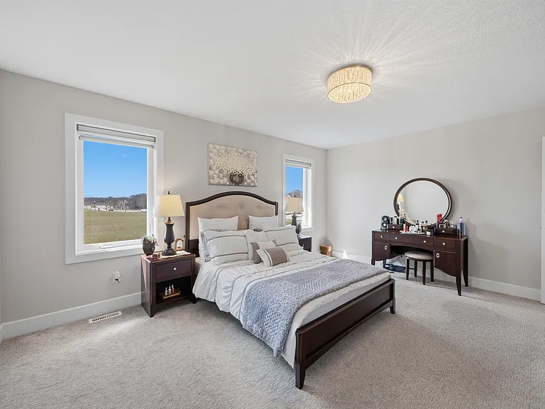 1615 Sandridge Ln — Photo 32