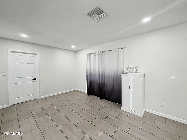 1542 W 5th Pl — Photo 9