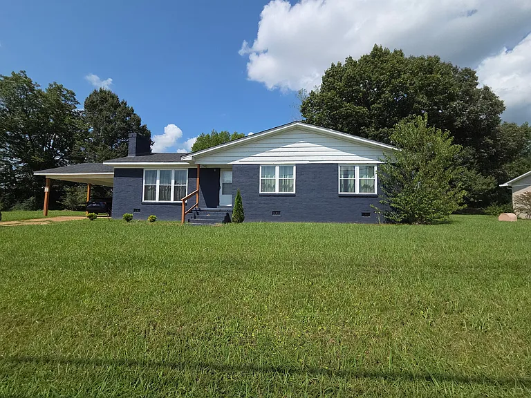 1387 E Jefferson St — Photo 1