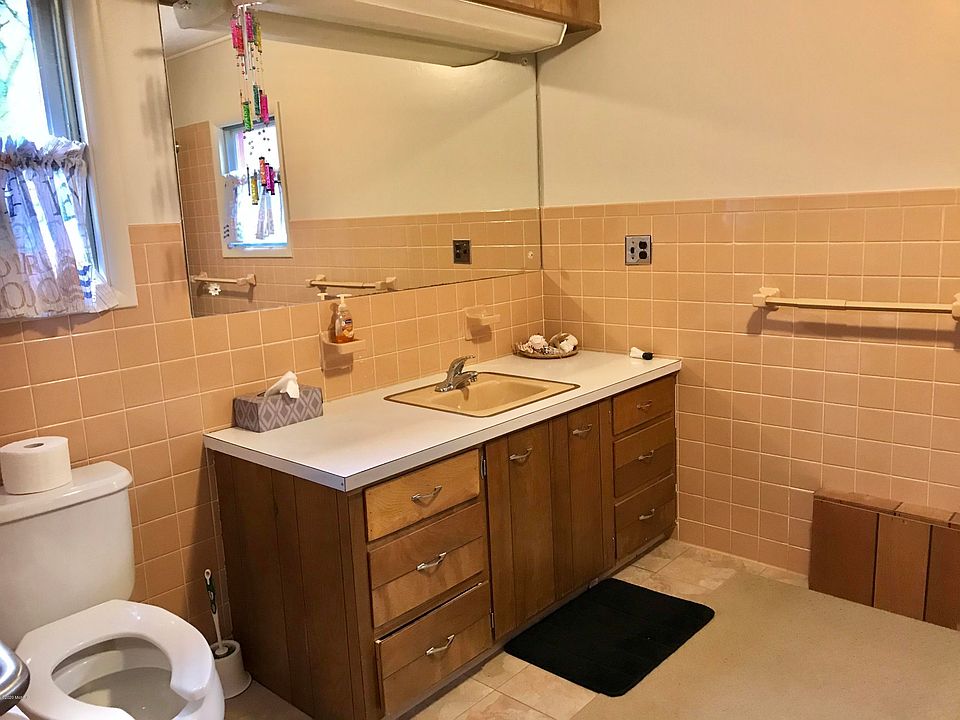 2nd image of 2221 W L Lakes Colony Dr