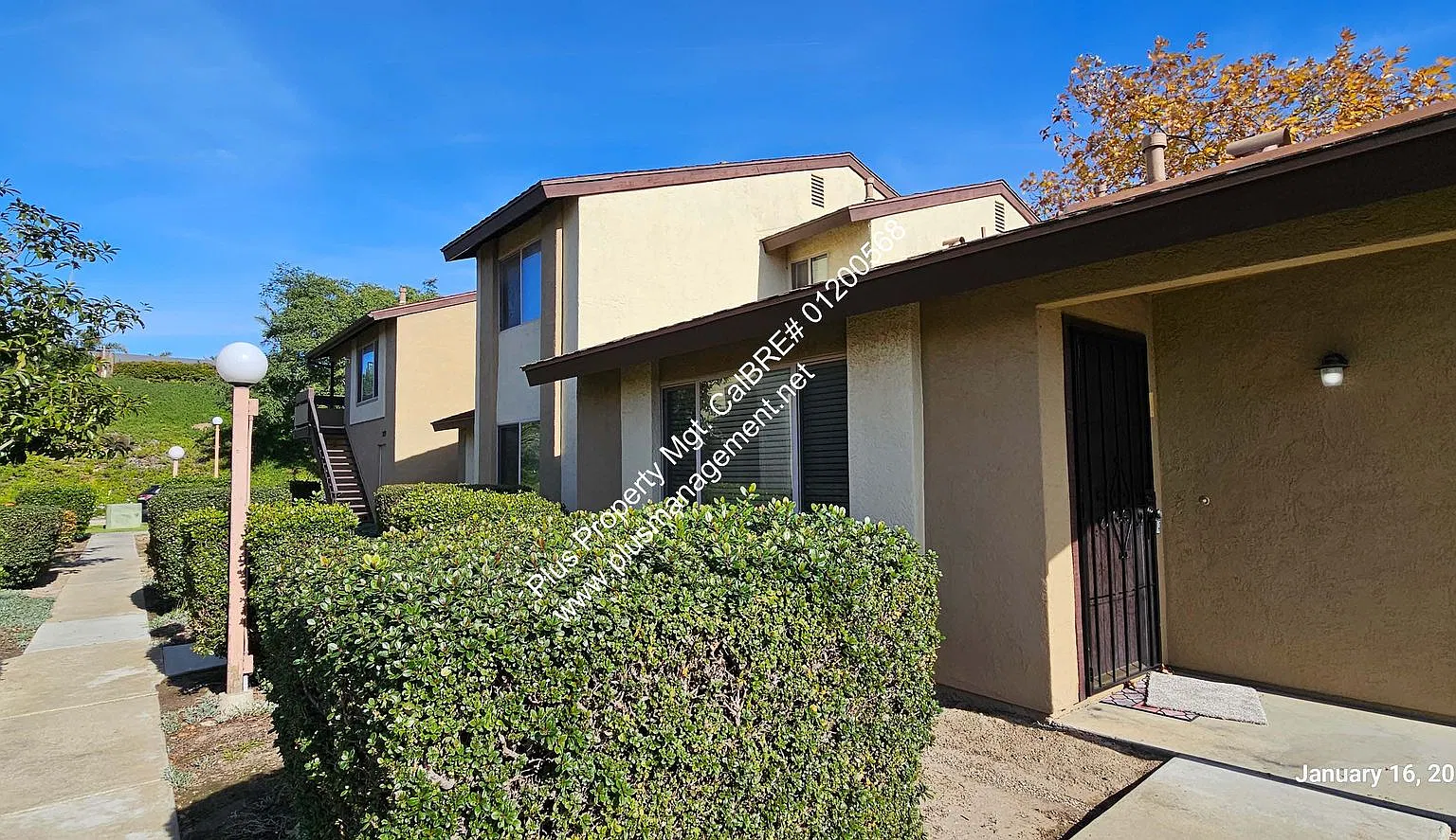 Orcutt Bluff's Single Story Condo with Detached One Car Garage — Photo 4