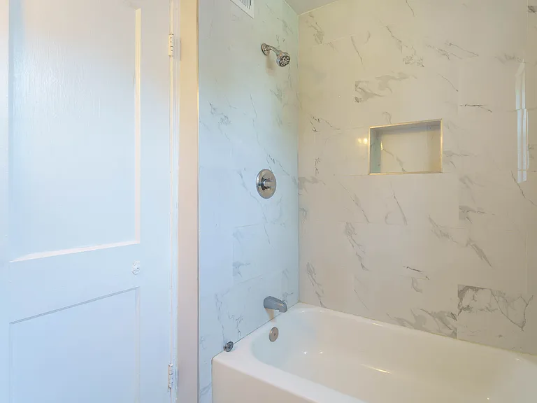 10024 Lorain Ave — Photo 18