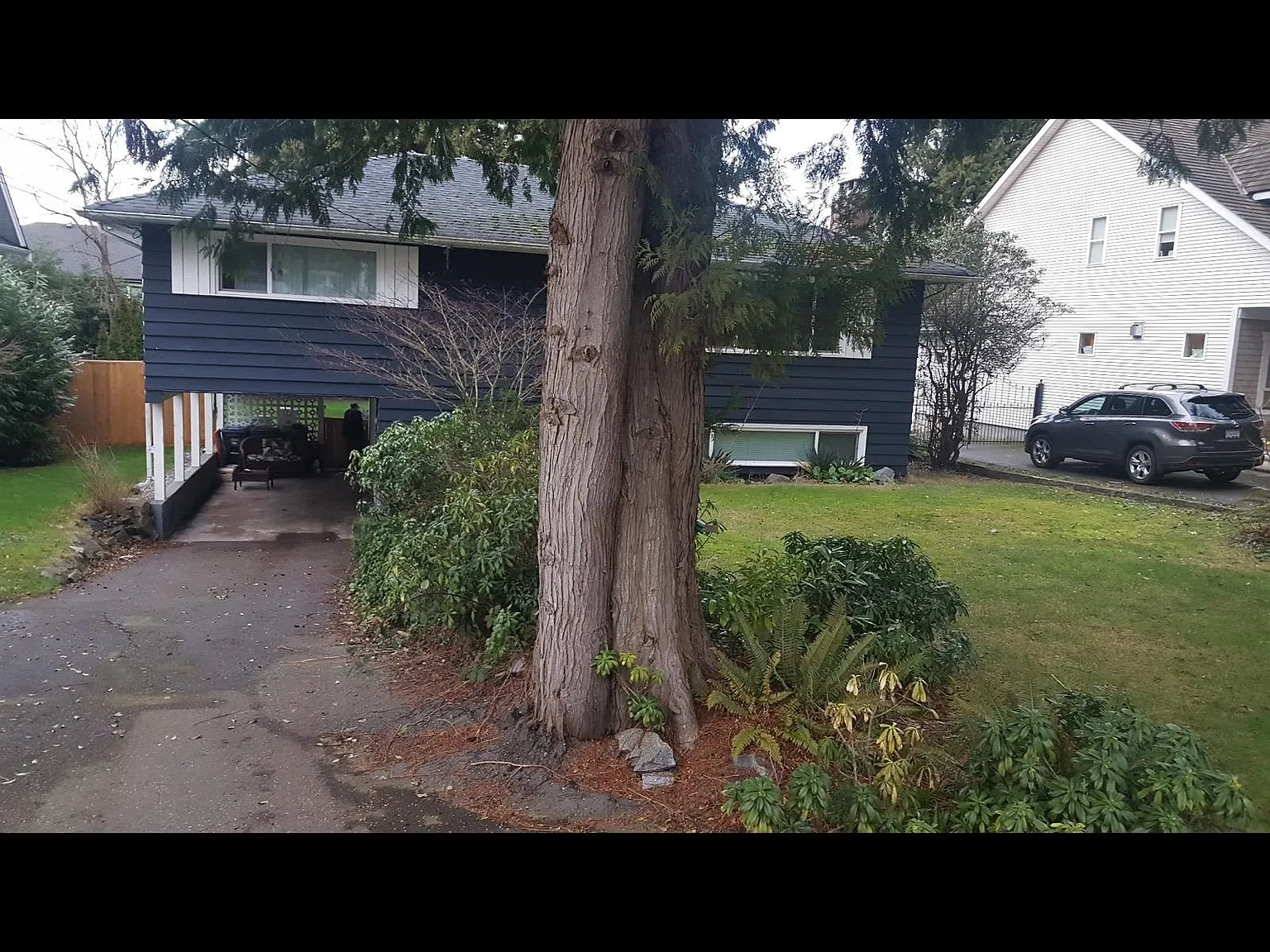 12567 26a Ave photo 1