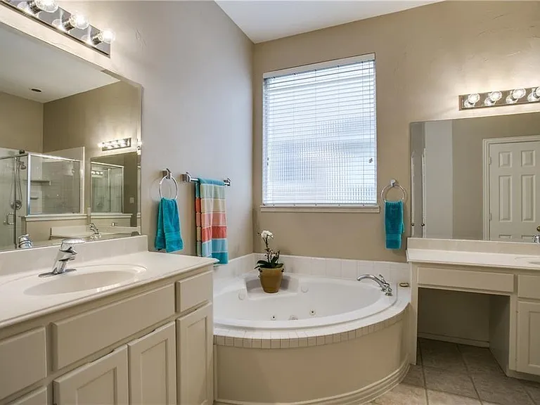 8120 Grand Canyon Dr — Photo 10