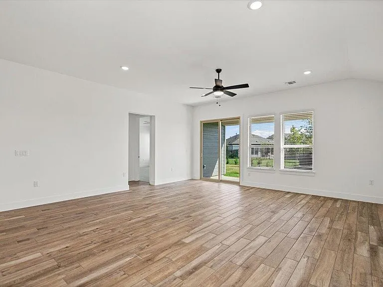 9704 Boathouse Dr — Photo 6