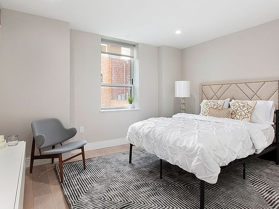 4th image of 416 W 52nd St #Penthouse 825