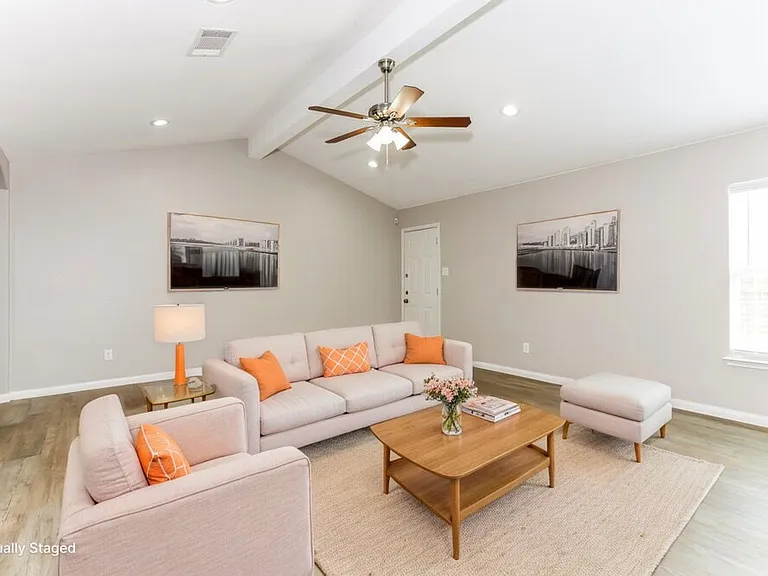 10041 Silent Hollow Dr — Photo 3
