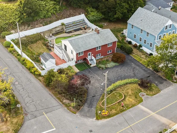 411 Newport Rd, Hull, MA 02045