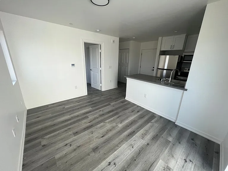 Highland Pacifica Apartments — Photo 4