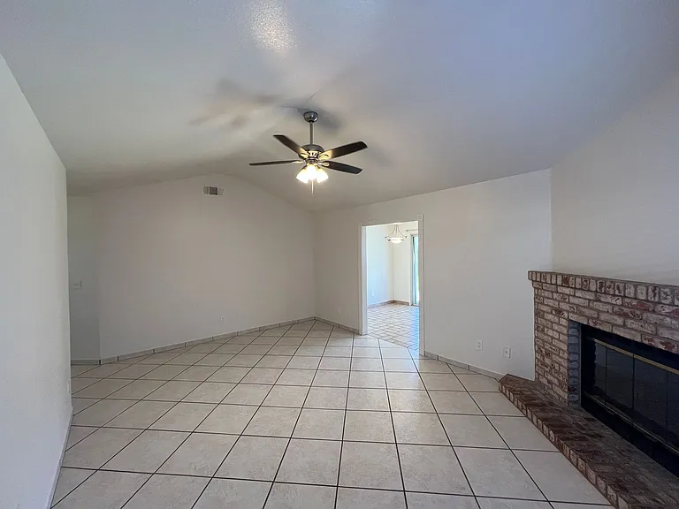 1513 Prospect Ln — Photo 9