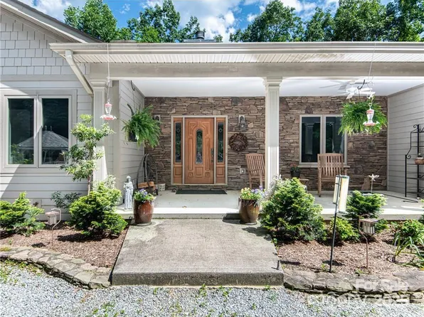 1468 Mount Olivet Rd, Zirconia, NC 28790