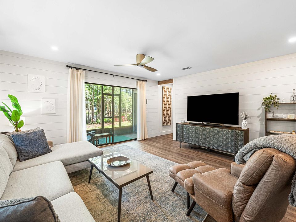 1st image of 125 Cassine Garden Cir #132
