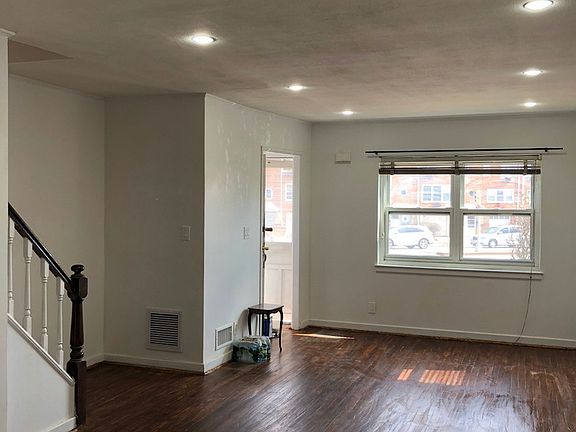 4th image of 30-04 Utopia Pkwy #1