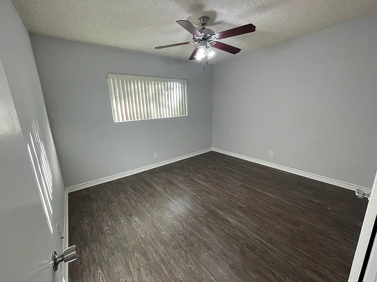 Dorian Apartments — Photo 13