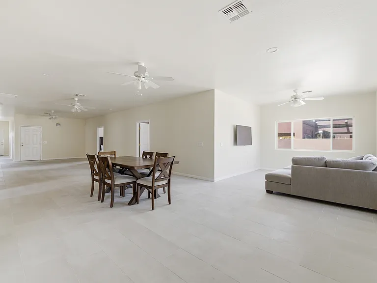 516 W Brown St — Photo 21