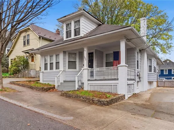 102 Overhill Rd, Providence, RI 02906