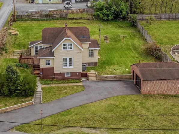 151 S Laurel Ave, Berkeley Springs, WV 25411