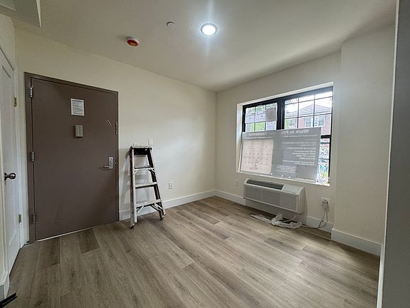 4th image of 3030 Colden Ave #1A