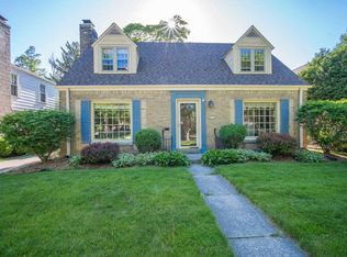2571 N 84th St, Wauwatosa, WI 53226