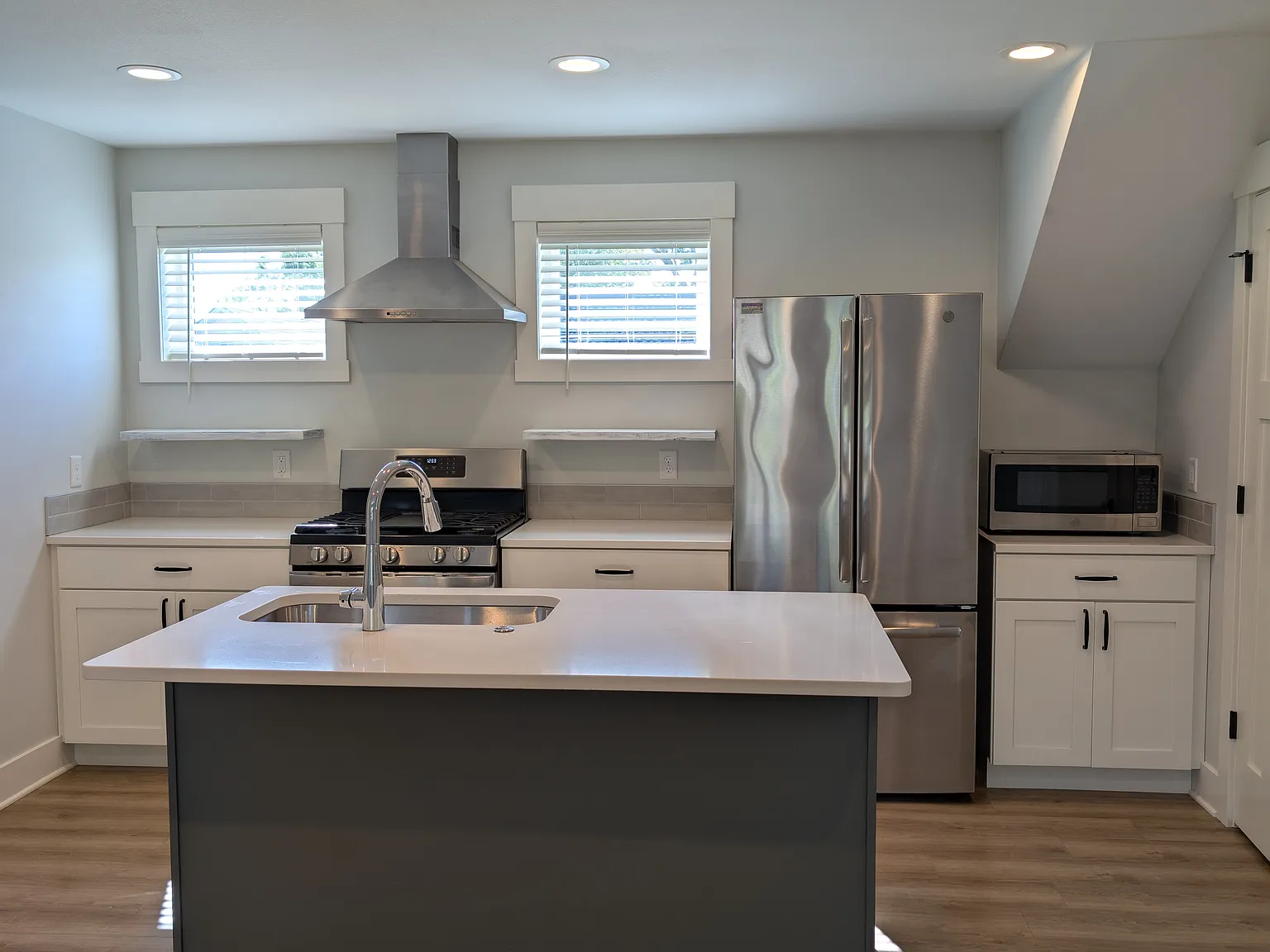 1 bed, 832 sqft, $1,650 — Photo 2