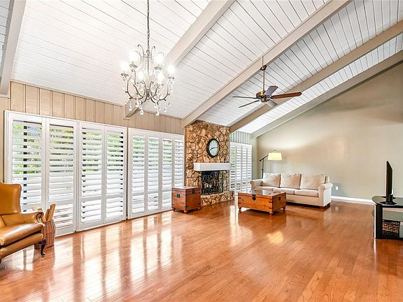 5th image of 104 Weeping Elm Ln