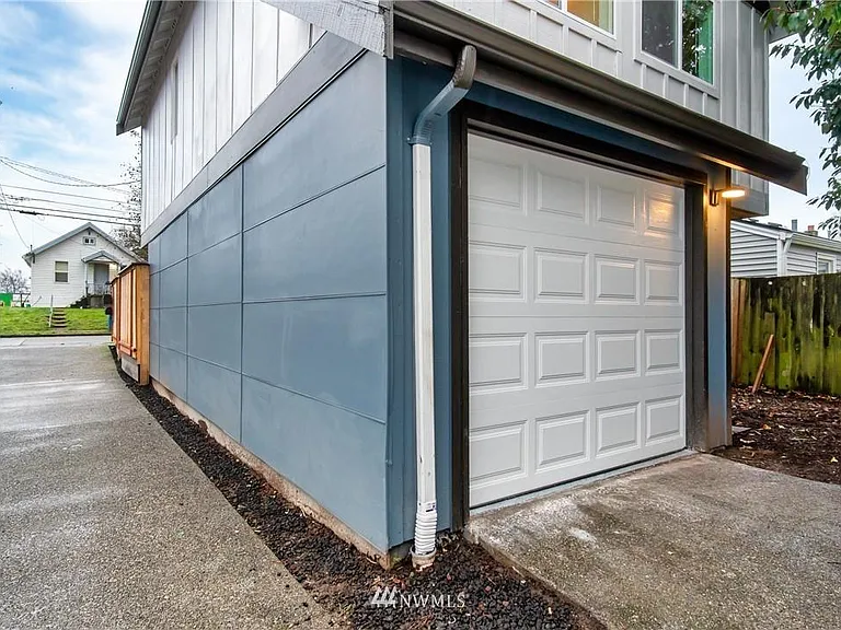 15th Ave SW — Photo 29