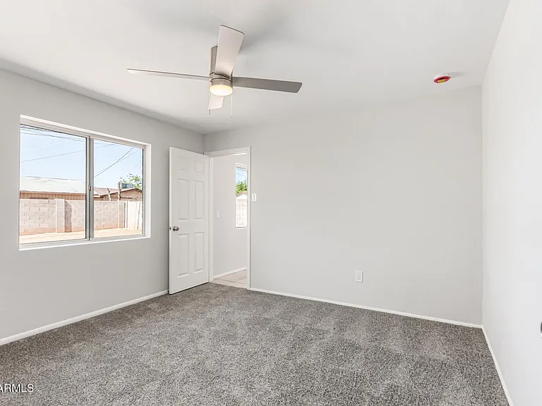 1238 E Vine Ave — Photo 15
