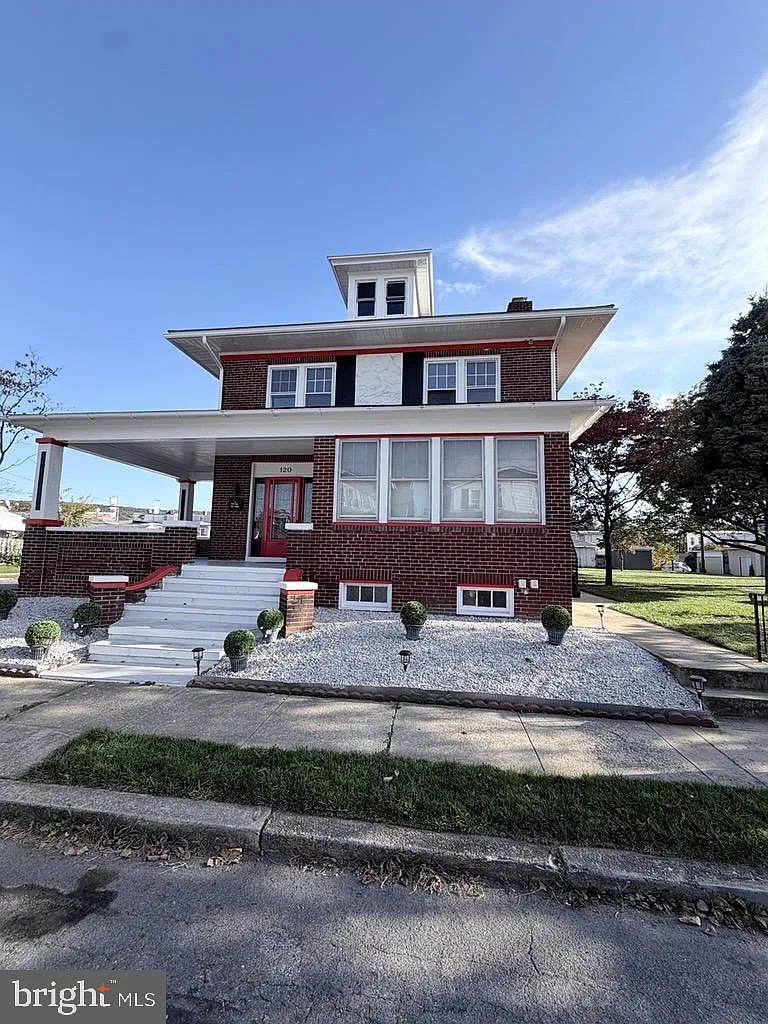3 bed, 1.0 bath, 1626 sqft, $2,100 — Photo 1