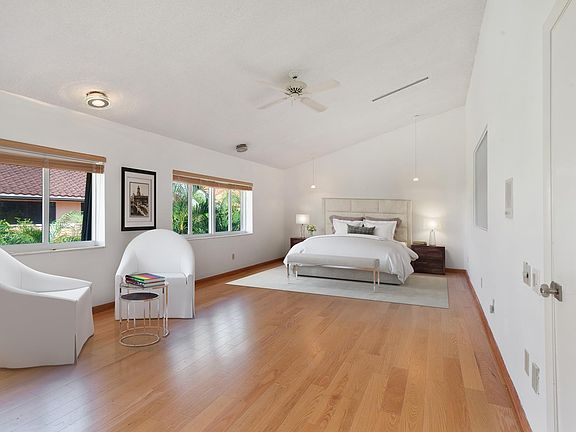 2nd image of 2000 S Bayshore Dr APT 62