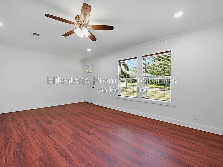 1107 W Hanna St — Photo 6