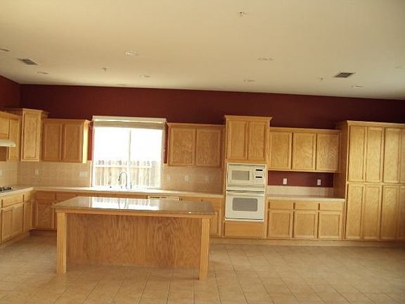 3rd image of 225 Kinloch Ct