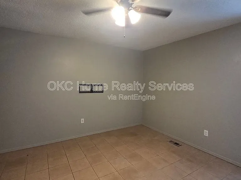 6715 Lyrewood Ln — Photo 2