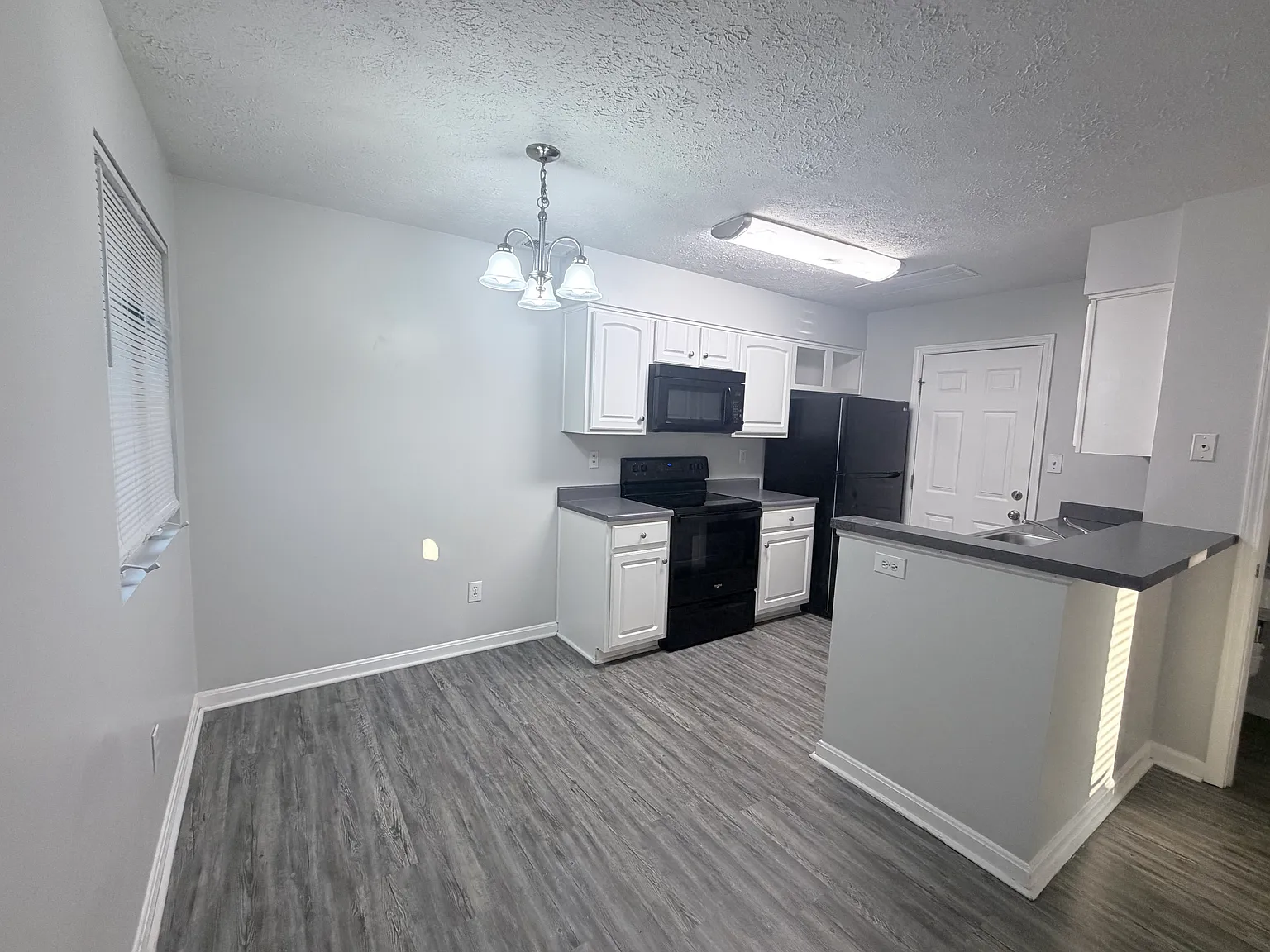 2 bed, 1.5 bath, $1,350 — Photo 2