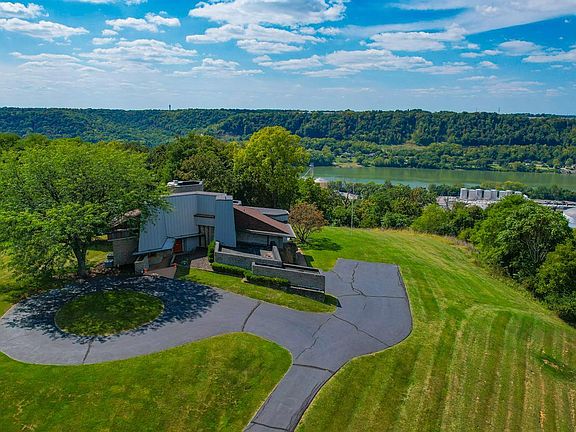 2nd image of 5575 Palisades Dr