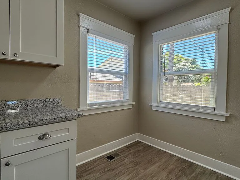 114 De Force Ave — Photo 15