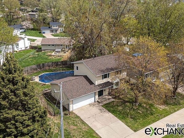2220 Tanglefoot Ln, Bettendorf, IA 52722