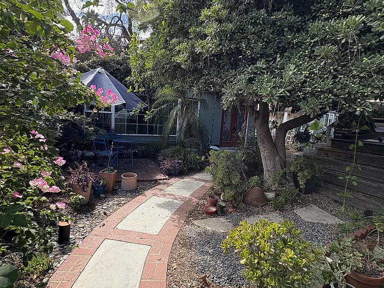 Layton St — Photo 3