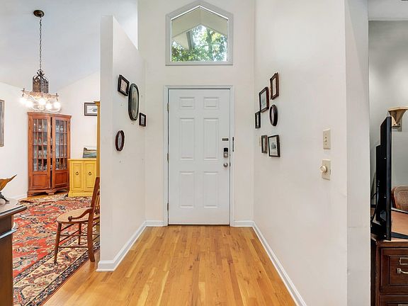 3rd image of 1714 Ferndale Pl