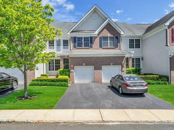 22 Hummingbird Dr, Manalapan, NJ 07726