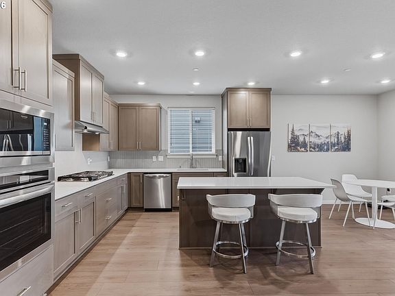 5th image of 2716 S 8th Way