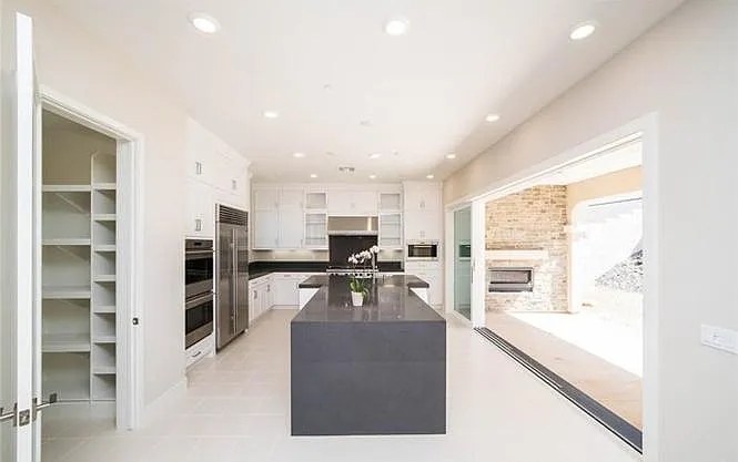 63 Harlow — Photo 6
