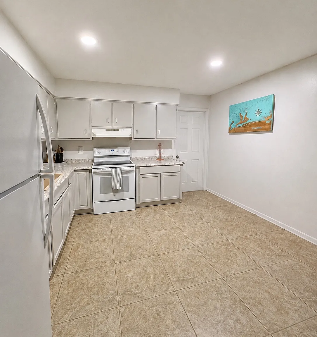 1115 Polk Ave — Photo 3