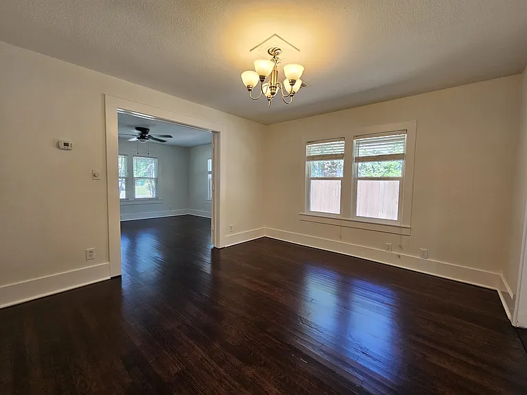 806 W Spring St — Photo 6